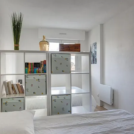 Daire Guestready - Lovely Retreat With A Balcony