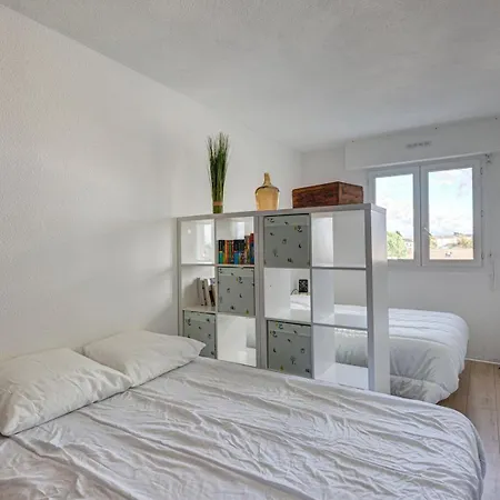Daire Guestready - Lovely Retreat With A Balcony *