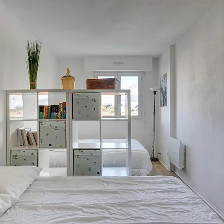 Daire Guestready - Lovely Retreat With A Balcony